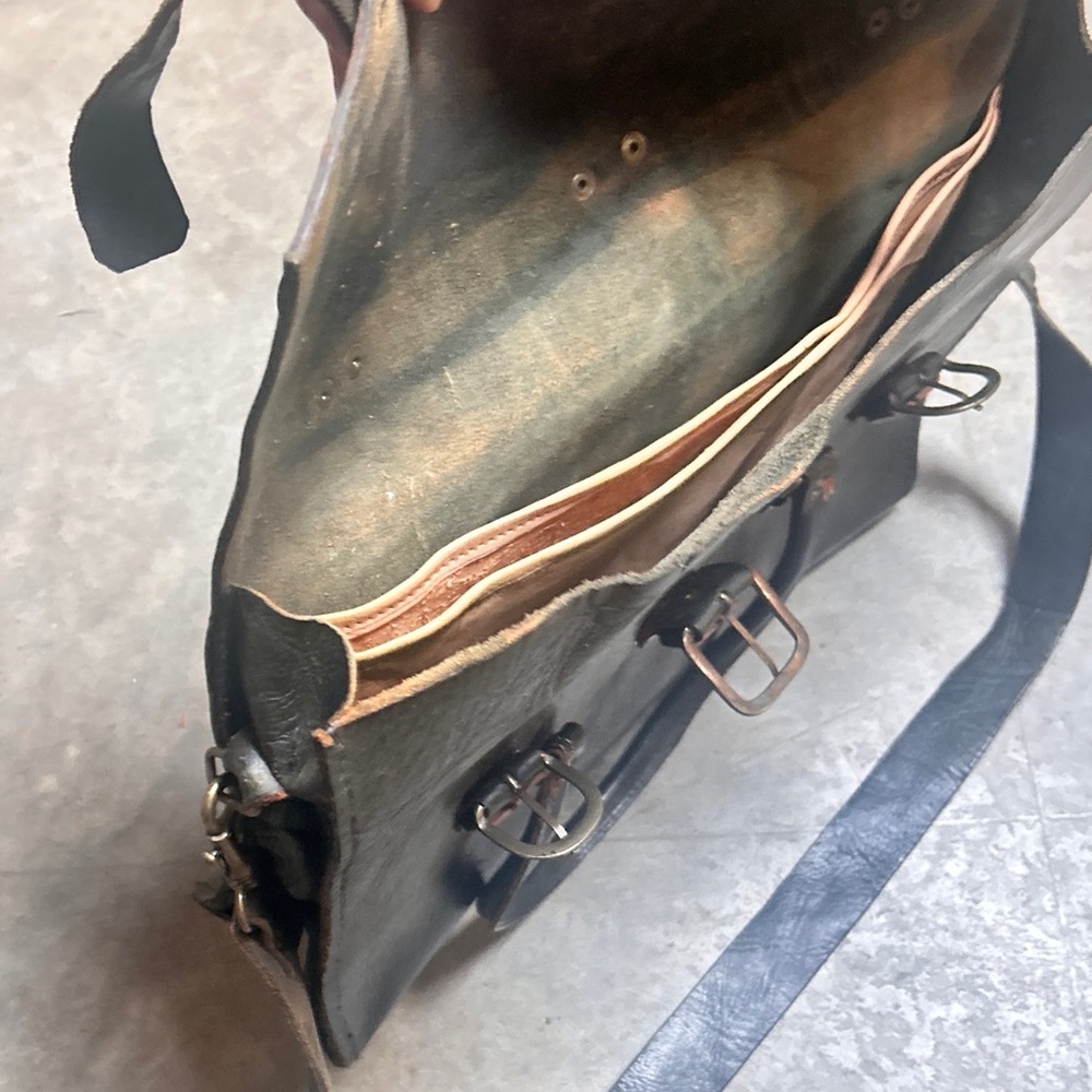 Big Black Leather Satchel Messenger Bag with Buckle Straps & Long Shoulder Strap - Picture 5 of 9